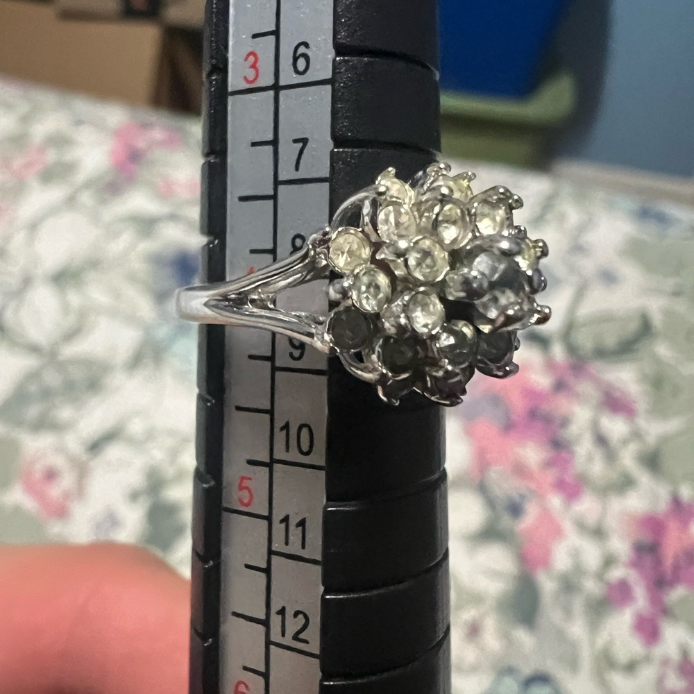 14k Elegant Silver Cluster Ring - image 1
